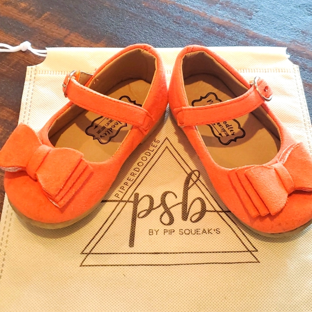 Pip Squeaks / Pipperdoodles Bow Shoes